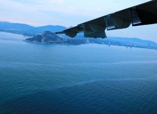 Sattahip aviators survey Hua Hin oil spill